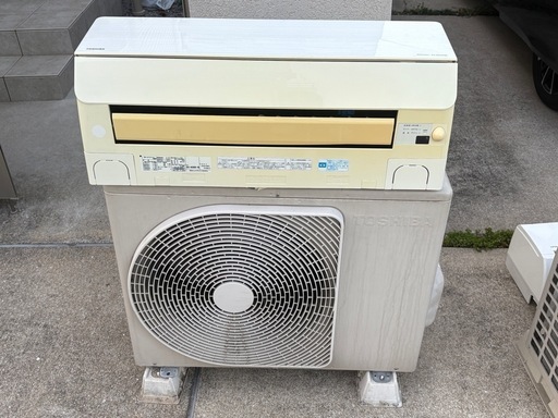 TOSHIBA ルームエアコン　14畳　東芝　RAS-402NADR1 2012年
