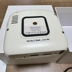 iCODIS C1 ミニプロジェクター（三脚・リモコン付き）の画像