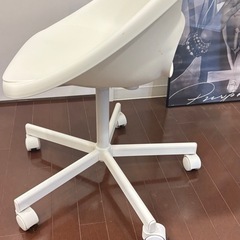 IKEA ホワイト　チェアの画像