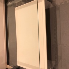 ガラスローテーブル