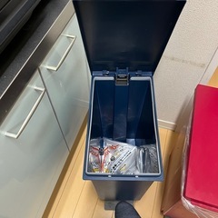 ゴミ箱2箱　　の画像