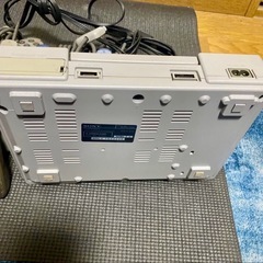 PlayStation (PS1) 本体とコントローラー6個の画像