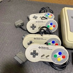 Nintendo Super Famicom 本体 コントローラー4つセットの画像