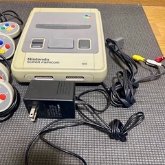Nintendo Super Famicom 本体 コントローラー4つセットの画像