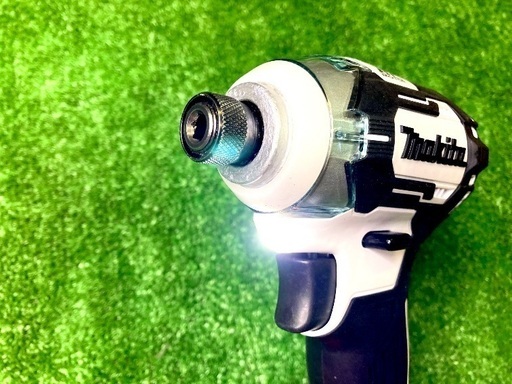 ♦️売約済♦️★超美品★マキタ/TD170D/インパクトドライバーセット 18V ★新品6.0Aバッテリー×2・新品ハードケース付★検