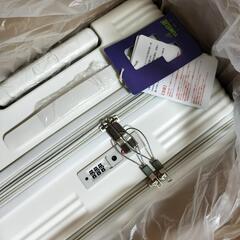 新品未使用 スーツケース 白 Mサイズの画像