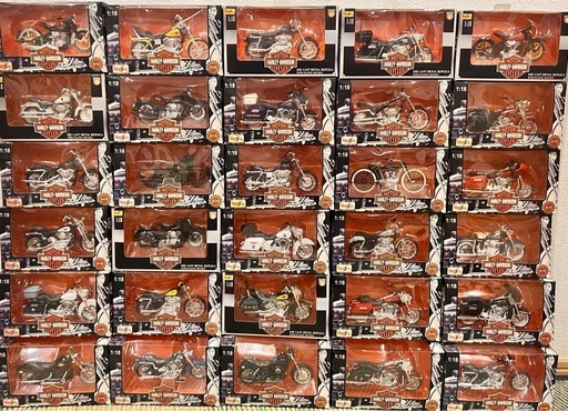 ハーレーダビッドソン 1:18 ミニチュアバイクコレクション 30台