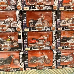 ハーレーダビッドソン 1:18 ミニチュアバイクコレクション 30台の画像
