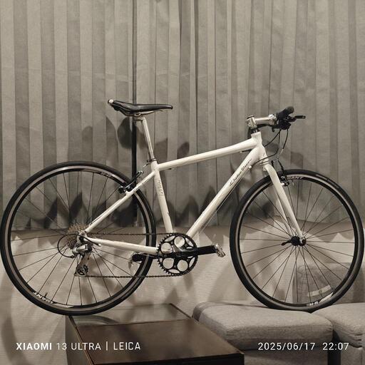 大人も着やすいシンプルファッション Khodaa bloom NOLLY クロスバイク フロントシングルカスタム 自転車本体