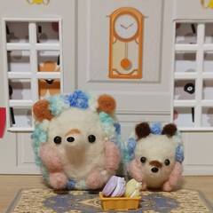 羊毛フェルト　　　カラフルハリネズミ親子 ★ハートマカロン付き