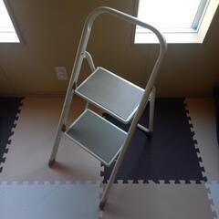 ★お譲り先決定★　脚立　2段　CAINZの画像