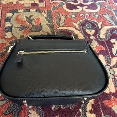 GUESS手提げバック黒の画像