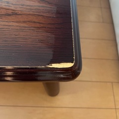 しっかりした木の座卓の画像