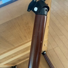 しっかりした木の座卓の画像