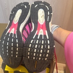 adidasランニングシューズの画像