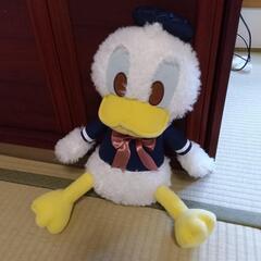 セーラー服を着たドナルドダックのぬいぐるみ