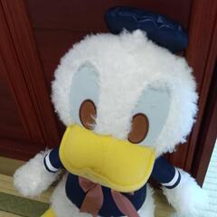セーラー服を着たドナルドダックのぬいぐるみの画像