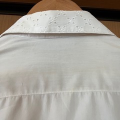 刺繍入りホワイト長袖シャツの画像
