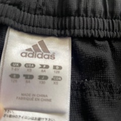 アディダスショートパンツ130の画像