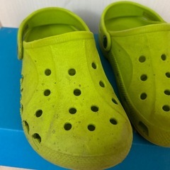 子供用クロックスの画像