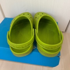 子供用クロックスの画像