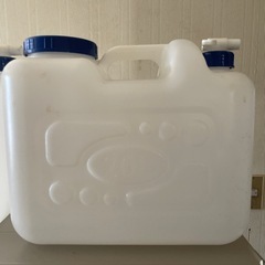 20l水タンク2個の画像