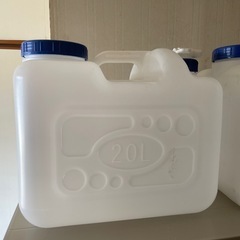 20l水タンク2個の画像