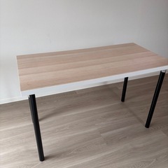 IKEAのテーブル