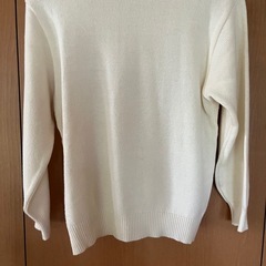 ホワイト 刺繍入り シルク混長袖ニットセーターの画像