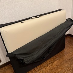 折りたたみマッサージベッドの画像