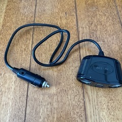 車でスマホを充電　USBカーチャージャー
