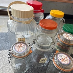 果実酒を漬ける瓶の画像