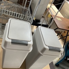 ゴミ箱　在庫1個のみ400円
19L  中古の画像