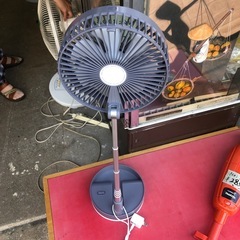 NO:3705 ポータブルファン　高さ調整可能　蓄電式　お買い得品‼️の画像