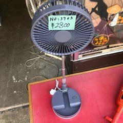 NO:3705 ポータブルファン　高さ調整可能　蓄電式　お買い得品‼️の画像