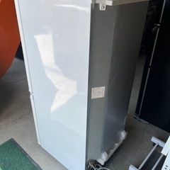シャープ　冷凍冷蔵庫　１３７Ｌ　２ドア　つけかえどっちもドア　ホワイト　２０１６年製　ＳＨＡＲＰ　耐熱トップテーブル　自動霜取りファン　ＳＪ－Ｄ１４Ｂの画像