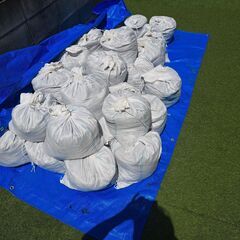 庭土の土嚢 30袋 お譲りします（1袋約20kg）※園芸不適　③...