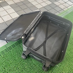 キャリーケース　ブラックの画像