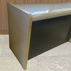 昭和レトロな大型カウンターテーブルの画像