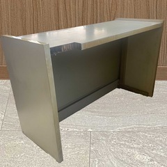 昭和レトロな大型カウンターテーブルの画像