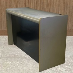 昭和レトロな大型カウンターテーブルの画像