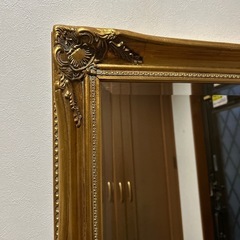 アンティーク調＊彫刻入り金色フレームの鏡 アンティーク調⭐️彫刻入り金色フレームの鏡