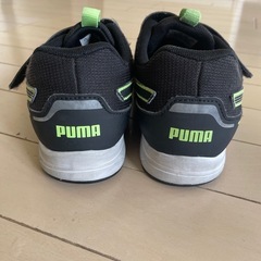 子供用スニーカーの画像