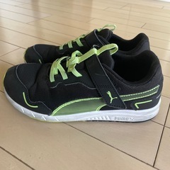 子供用スニーカーの画像