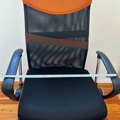 オレンジ×ブラック メッシュオフィスチェア（昇降・キャスター付き）の画像