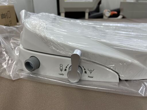 開封済み未使用 電源不要 水洗浄便座 V型 水圧式 非電源式 電気工事不要 ADACHI 店頭引き渡し歓迎 札幌市手稲区