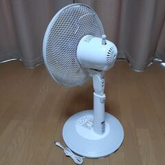 【美品】山善 30cmリビング扇風機 タイマー付 ホワイトベージュ YLT-C30の画像