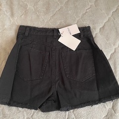 定価¥8000MEZELF ショートパンツの画像