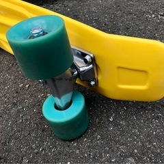 Te090●札幌市内 無料配達●REPTILE SKATE FACTORYミニクルーザー イエロー スケートボード 約57cm(22インチ)コンプリートデッキ●USEDの画像