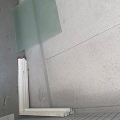 ダイニングガラステーブル無料の画像